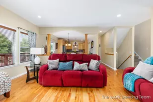 3127 Royal Hannah Dr NE, Rockford, MI 49341 - Photo 10
