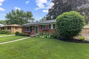 14928 Country Club Dr, Livonia, MI 48154 - Photo 4