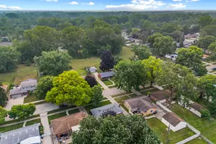 14928 Country Club Dr, Livonia, MI 48154 - Photo 8