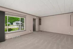 580 West St, Muskegon, MI 49442 - Photo 4