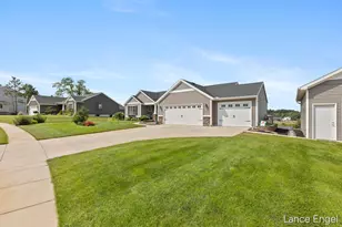 11797 Crystal Ridge Dr NE, Sparta, MI 49345 - Photo 4