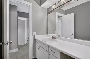 2437 Hampton Ct SE, Grand Rapids, MI 49546 - Photo 20