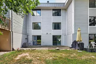 2437 Hampton Ct SE, Grand Rapids, MI 49546 - Photo 30