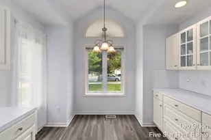 2220 Meadowglen Dr NE, Grand Rapids, MI 49505 - Photo 12