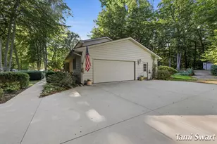 17565 Beech Hill Dr, Grand Haven, MI 49417 - Photo 12