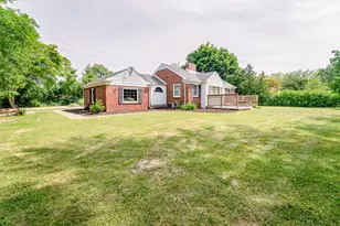 9772 Grosse Ile Pkwy, Grosse Ile, MI 48138 - Photo 2