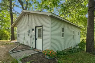 382 W Pine Dr, Greenville, MI 48838 - Photo 2