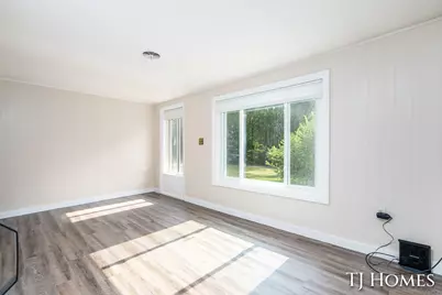 2215 Maguire Avenue NE, Grand Rapids, MI 49525 - Photo 16
