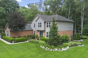 12072 Pembrooke Cir, South Lyon, MI 48178 - Photo 2