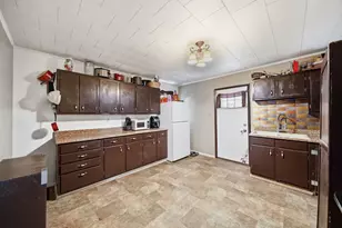 414 Division St, Adrian, MI 49221 - Photo 10