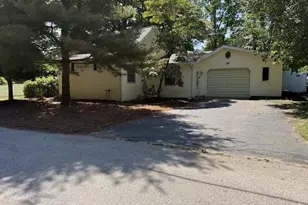 105 W Johannah St, Whitehall, MI 49461 - Photo 2