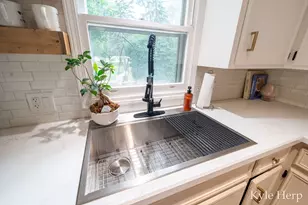 1038 Ferris St NW, Grand Rapids, MI 49544 - Photo 16