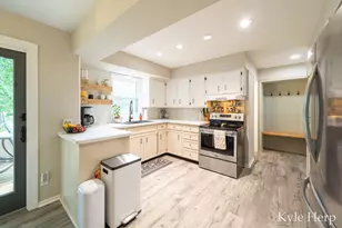 1038 Ferris St NW, Grand Rapids, MI 49544 - Photo 12