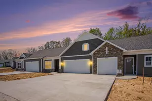 2877 E Cobblestone Ct. SE, Kentwood, MI 49512 - Photo 2