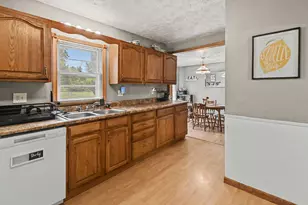 325 Burt Ave, Jackson, MI 49201 - Photo 10
