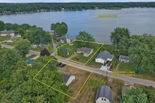 201 Lakeside Dr, Quincy, MI 49082 - Photo 2