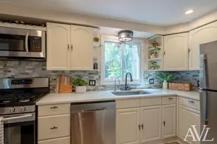 1014 Crescent St NE, Grand Rapids, MI 49503 - Photo 12