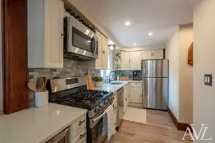 1014 Crescent St NE, Grand Rapids, MI 49503 - Photo 10
