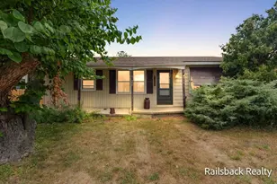 558 S Union St, Sparta, MI 49345 - Photo 1