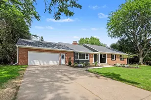 4043 Clearview St NE, Grand Rapids, MI 49546 - Photo 2