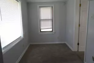 39 Troy St, Battle Creek, MI 49037 - Photo 8