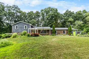 3950 Queen Oaks Dr, Chelsea, MI 48118 - Photo 2