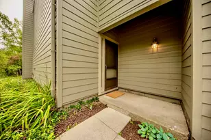 690 Peninsula Ct, Ann Arbor, MI 48105 - Photo 4