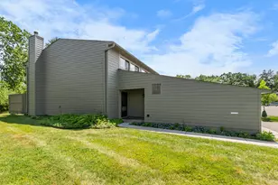 690 Peninsula Ct, Ann Arbor, MI 48105 - Photo 4
