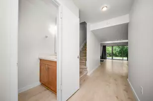 690 Peninsula Ct, Ann Arbor, MI 48105 - Photo 8