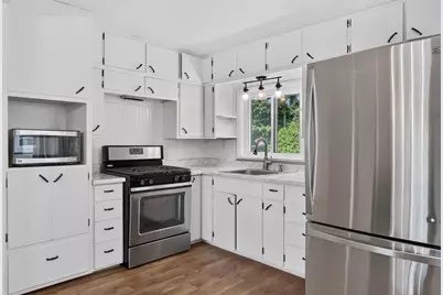 175 S Howell Street, Hillsdale, MI 49242 - Photo 2