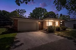 349 Nesbit Ln, Rochester Hills, MI 48309 - Photo 2
