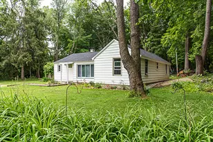 128 E Territorial Road E, Battle Creek, MI 49015 - Photo 2