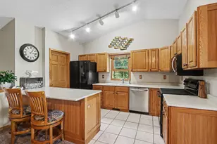 971 Niagara Dr, Lawton, MI 49065 - Photo 6