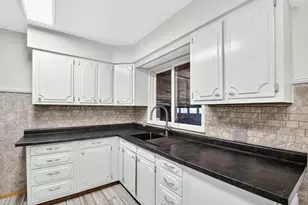 1202 Pinehurst Blvd, Kalamazoo, MI 49006 - Photo 14