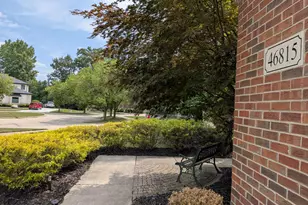 46815 Grand Oak Ct, Canton, MI 48187 - Photo 2