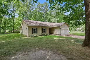 11482 Schultz Dr, Delton, MI 49046 - Photo 4