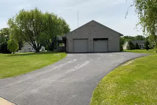 7715 Hidden Knoll Ct NE, Byron, MI 48418 - Photo 4