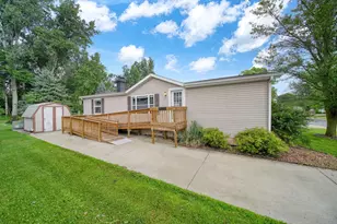 817 Savannah River Dr, Adrian, MI 49221 - Photo 2