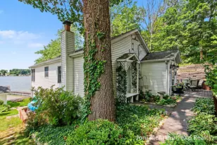 11613 Orchard Park Dr NE, Sparta, MI 49345 - Photo 4