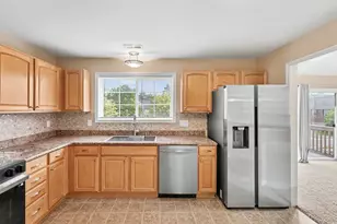 28469 Carlton Way Dr, Novi, MI 48377 - Photo 4