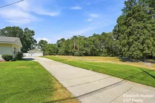 1134 Airport Rd, Norton Shores, MI 49441 - Photo 4