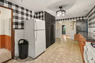 263 10th St, Manistee, MI 49660 - Photo 6