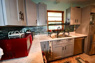 233 Hunter Dr, Benton Harbor, MI 49022 - Photo 6