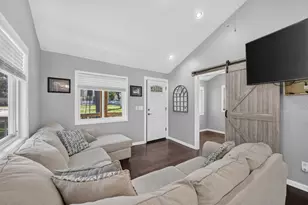 571 Crescent Lake Rd, Waterford, MI 48327 - Photo 10