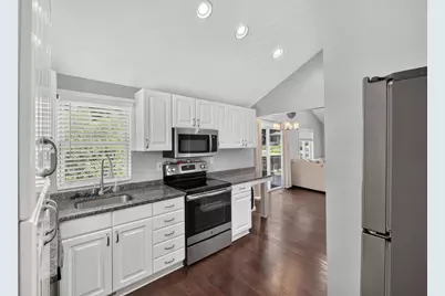 571 Crescent Lake Road, Waterford, MI 48327 - Photo 6