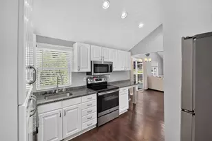 571 Crescent Lake Rd, Waterford, MI 48327 - Photo 6