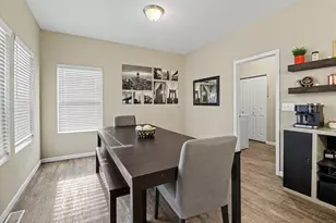 2129 Kensington Park Cir, Holland, MI 49423 - Photo 8