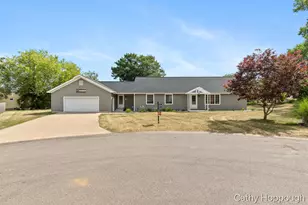 918 Emerald Cir, Lake Odessa, MI 48849 - Photo 1