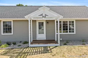 918 Emerald Cir, Lake Odessa, MI 48849 - Photo 6