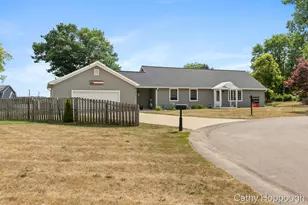 918 Emerald Cir, Lake Odessa, MI 48849 - Photo 4